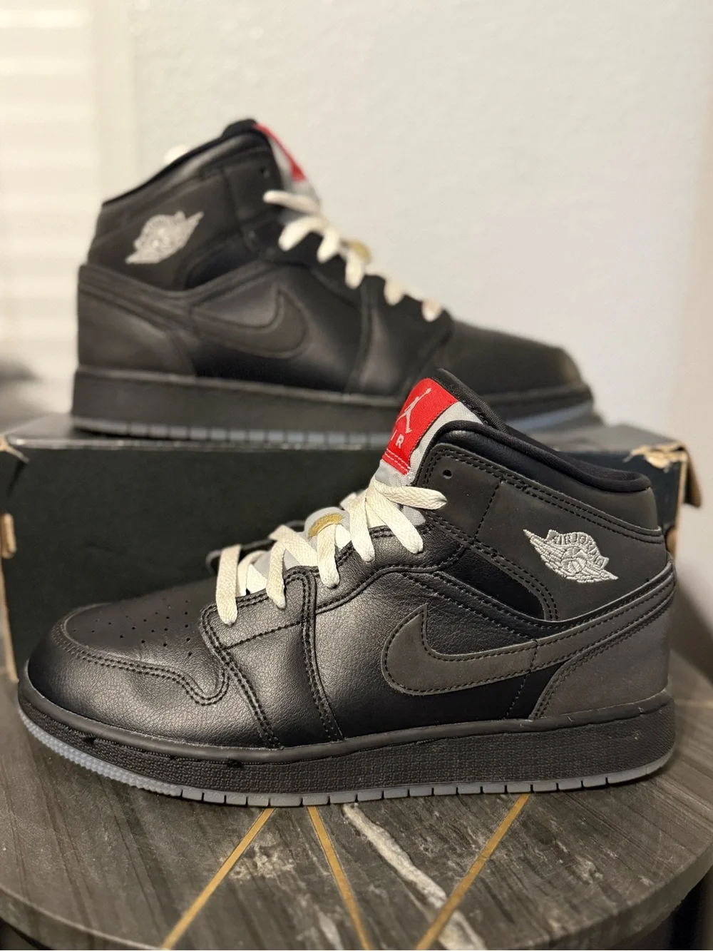 Air Jordan Retro 1 Mid Black Metallic Size 7Y